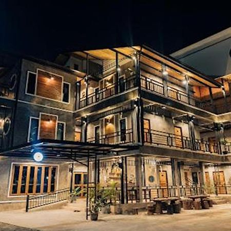 Nan Arena Place Bagian luar foto