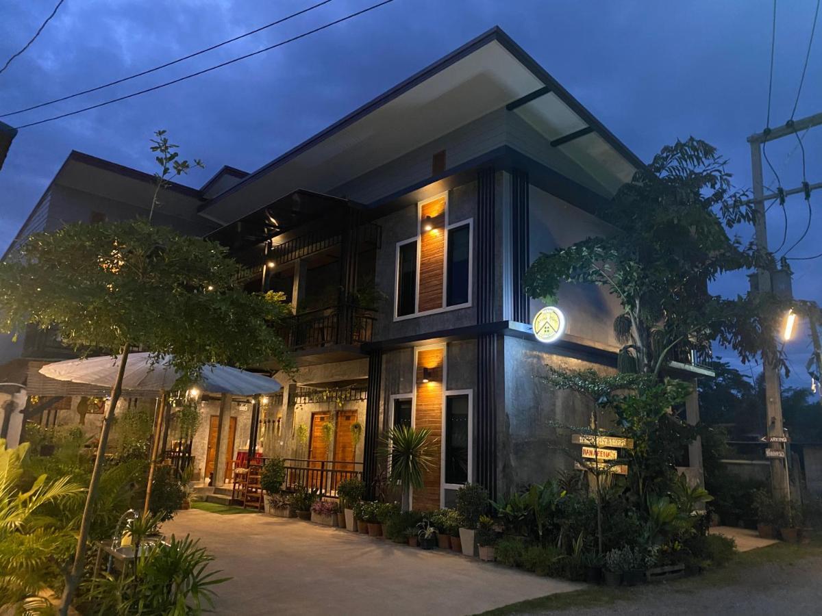 Nan Arena Place Bagian luar foto