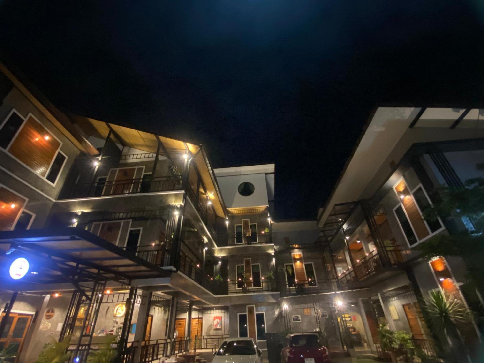 Nan Arena Place Bagian luar foto